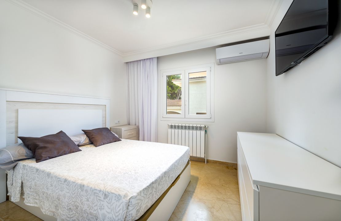 First line Villa for sale with holiday rental license in Playa de Alcudia