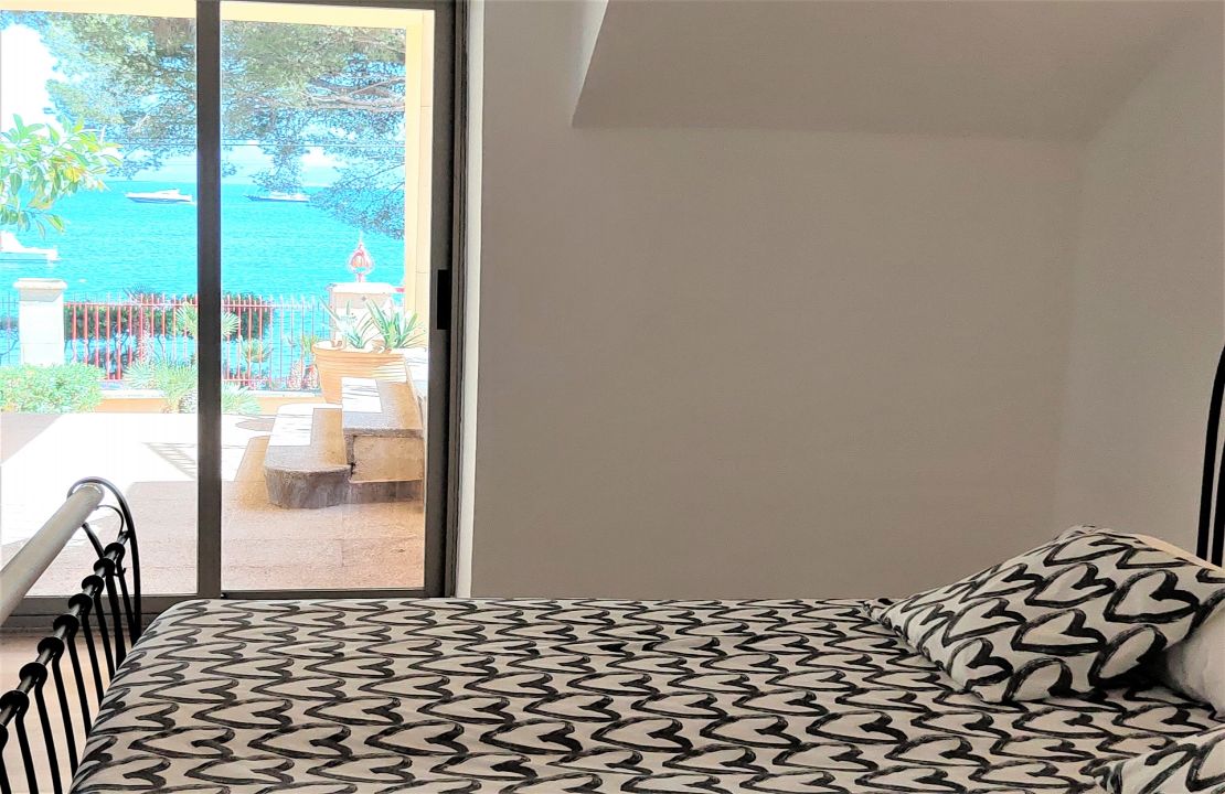 Front-line apartment in Alcanada Alcudia Mallorca for sale