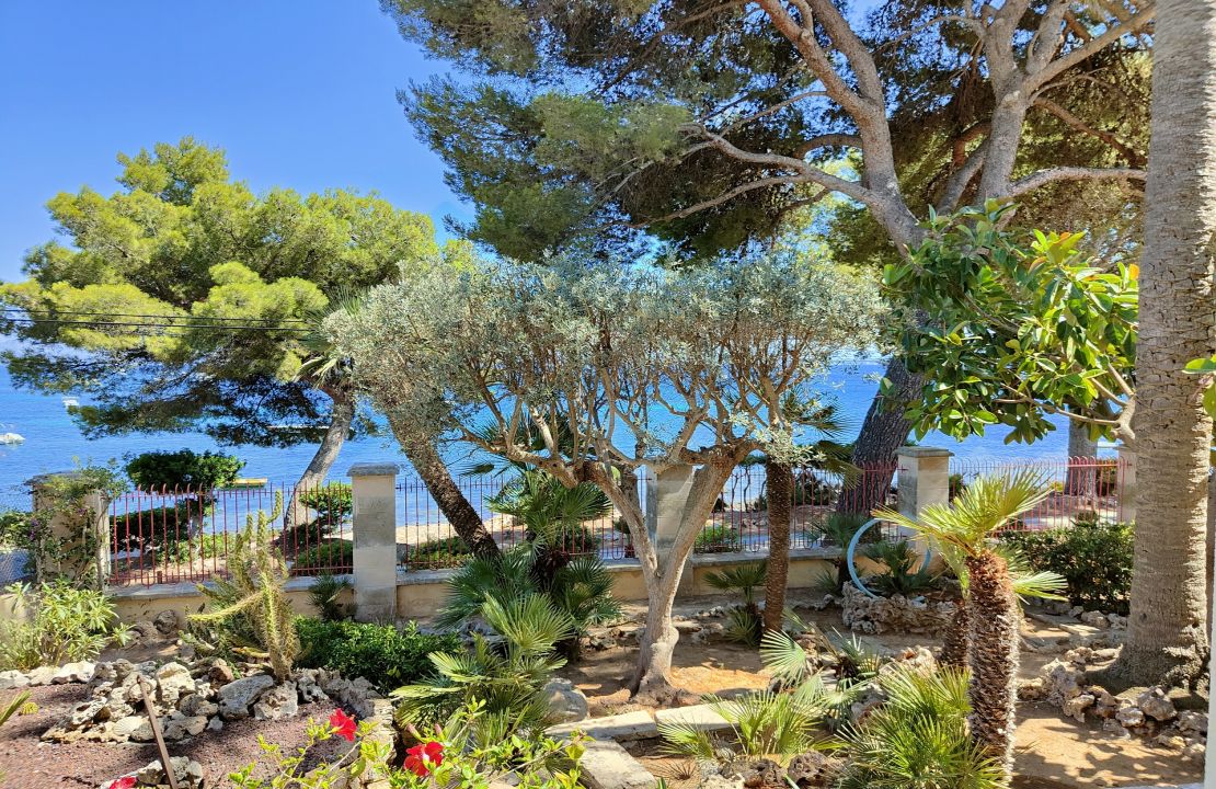 Front-line apartment in Alcanada Alcudia Mallorca for sale