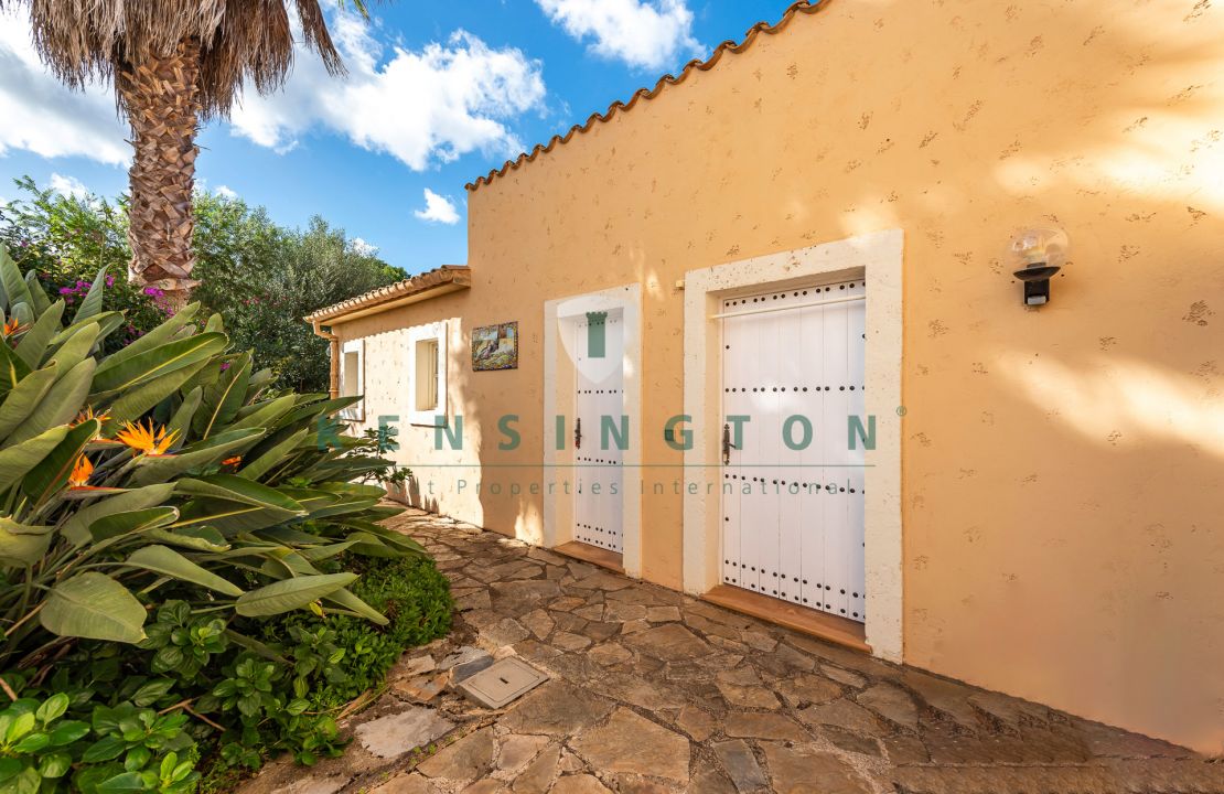 Authentic country house Pollensa / Alcudia with pool, guest house, garage and amazing gardens for sale
