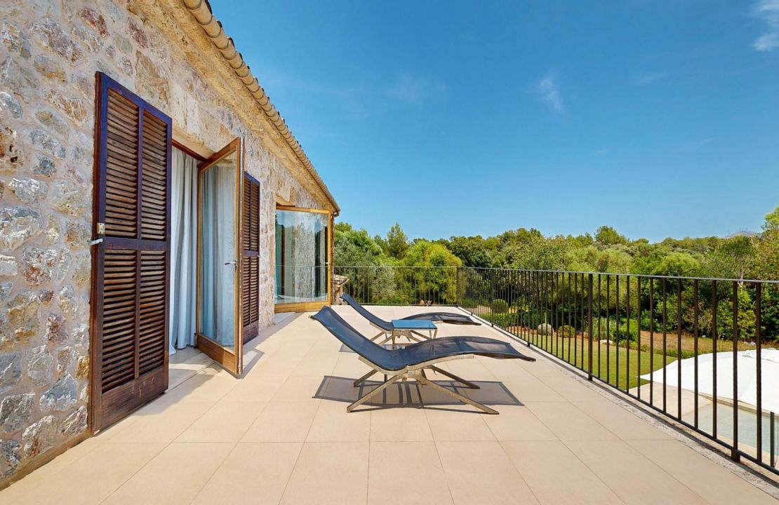 Traditional Elegance in the Countryside Near Pollensa with Holiday Rental License for 12 People for Sale
