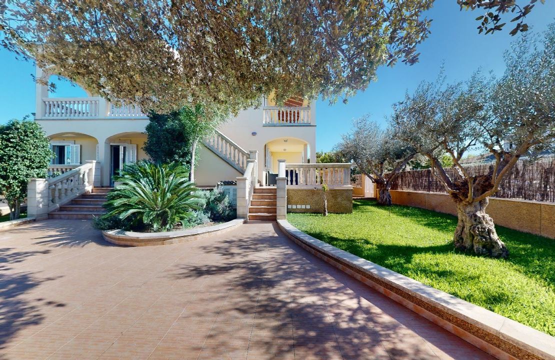 Villa en Mallorca Playa de Muro con licencia de alquiler vacacional