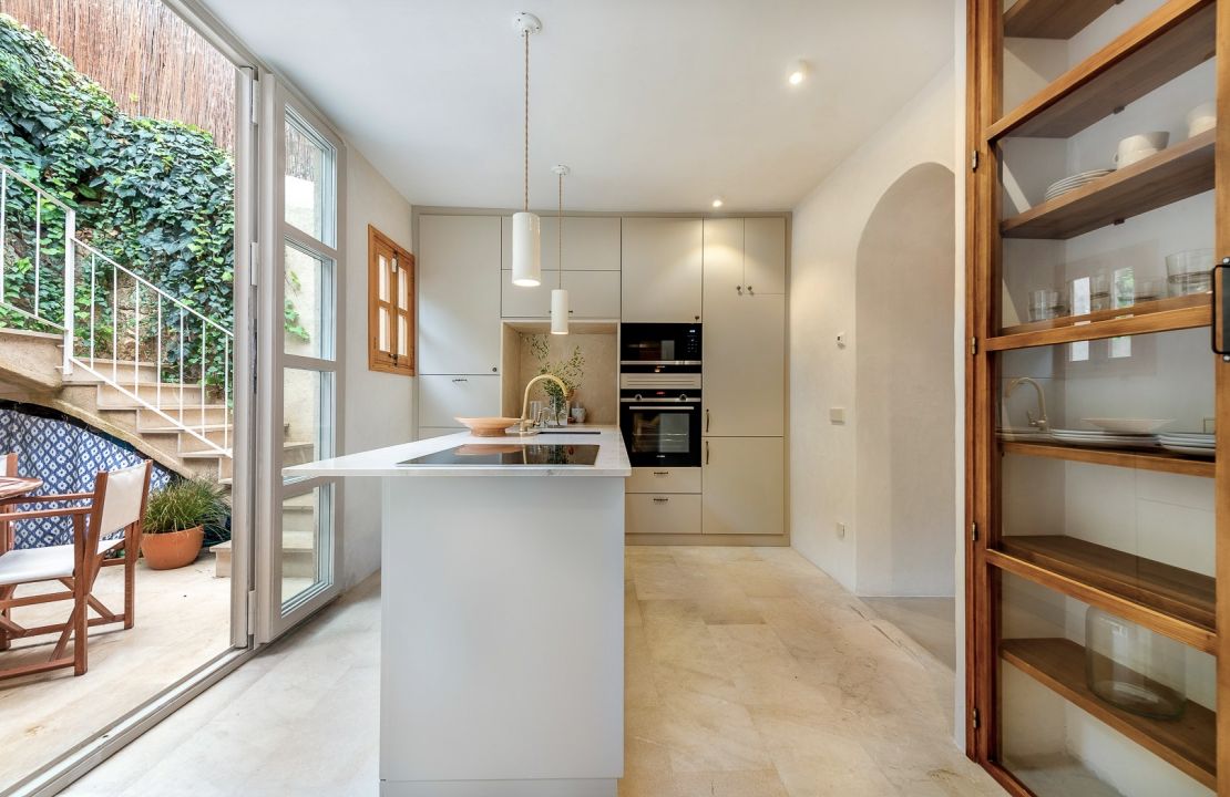Beautifully restored townhouse with pool in Caimari