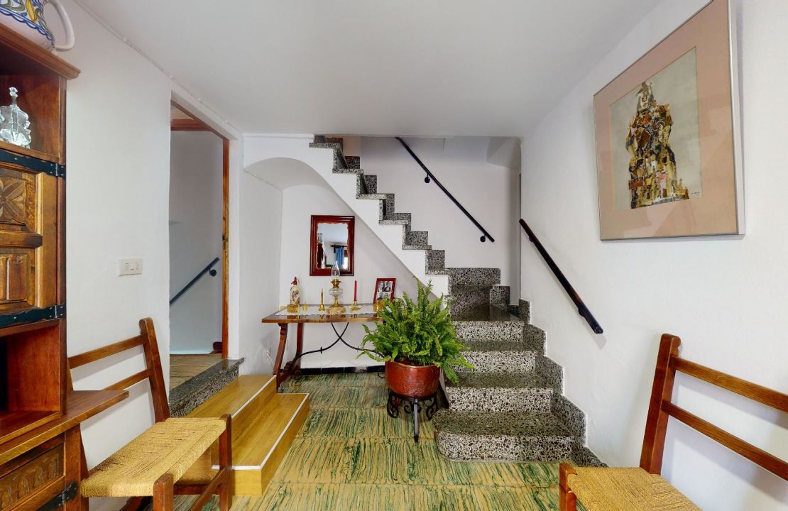 Casa mallorquina para renovar situada en las escaleras del Calvari de Pollensa en venta