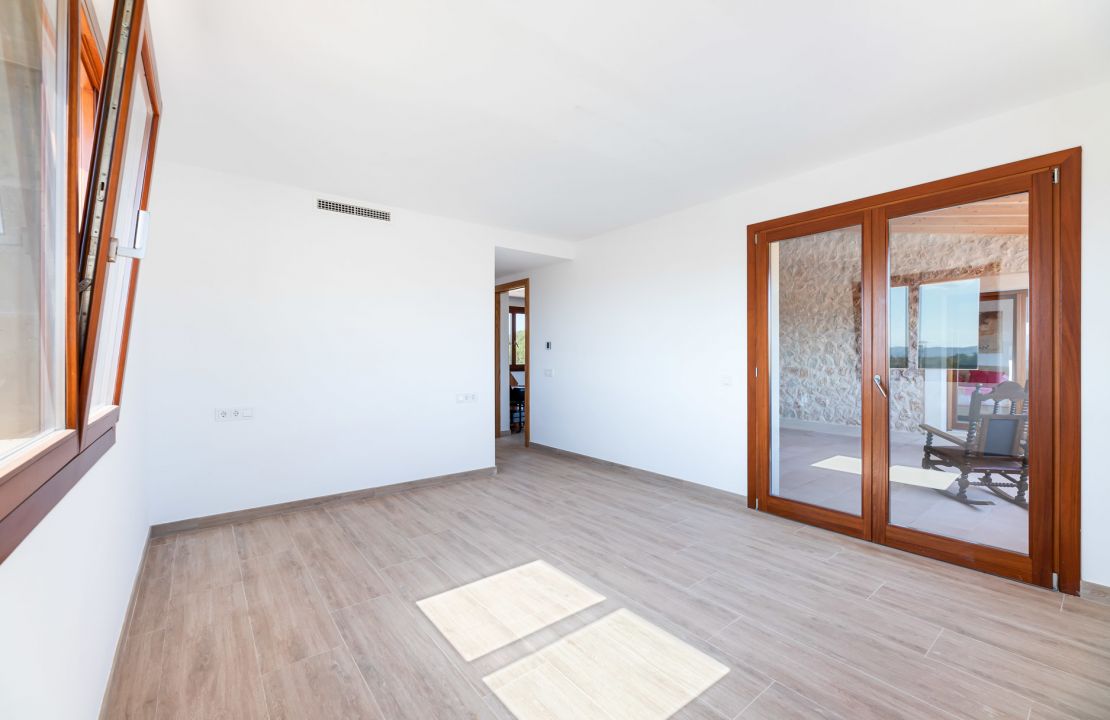 Country house in Pollensa Mallorca with pool and garage for sale