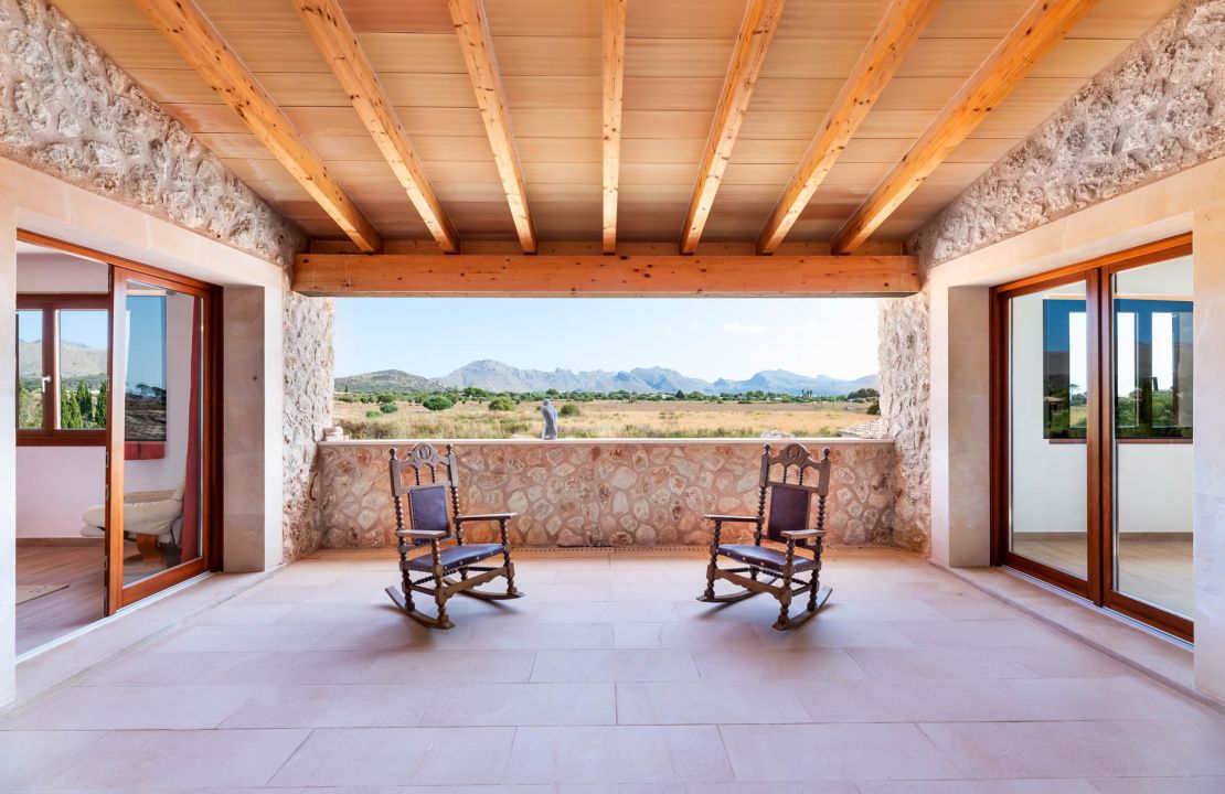 Country house in Pollensa Mallorca with pool and garage for sale