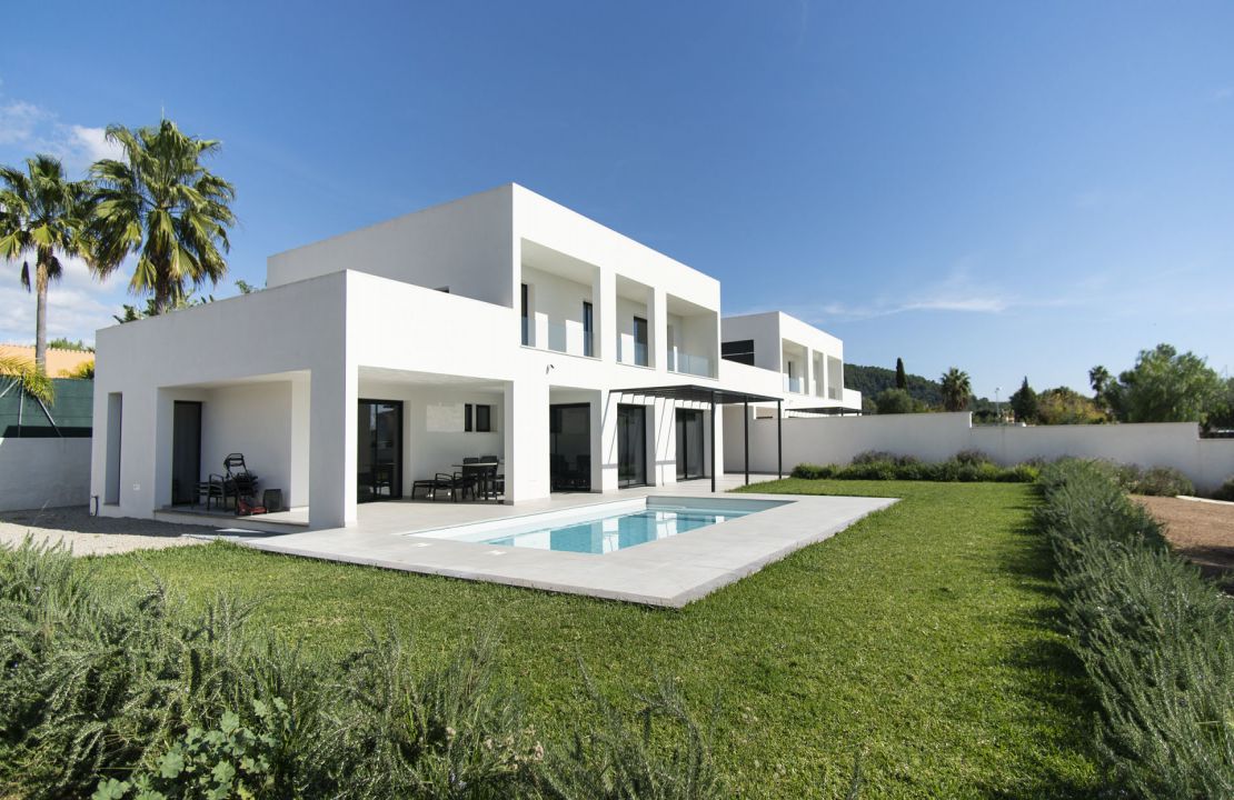 Designer villa in Mallorca Sa Pobla urbanisation Crestatx with pool and holiday rental license