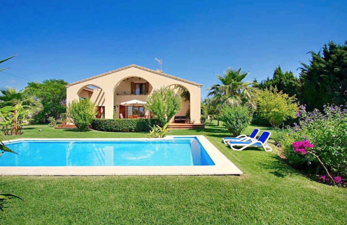 Lovely Villa with holiday rental license and very good location close to Alcudia