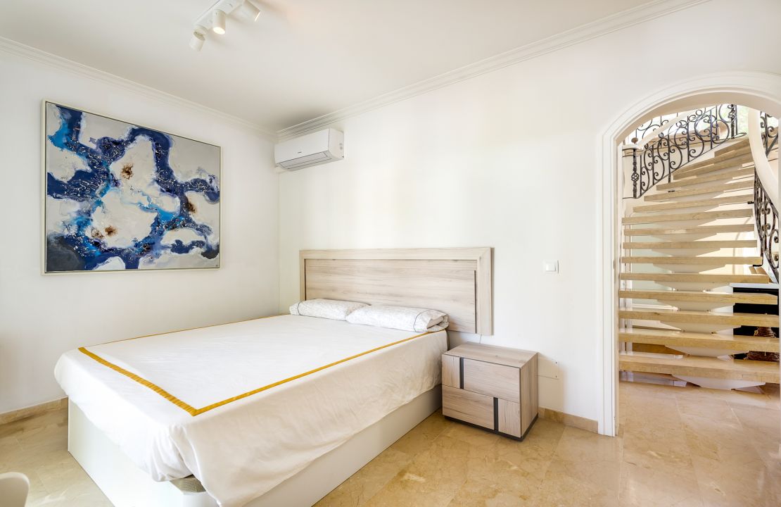 First line Villa for sale with holiday rental license in Playa de Alcudia