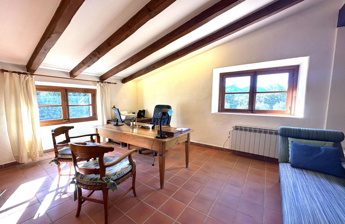 Finca for long term rental in Pollensa with pool and garden