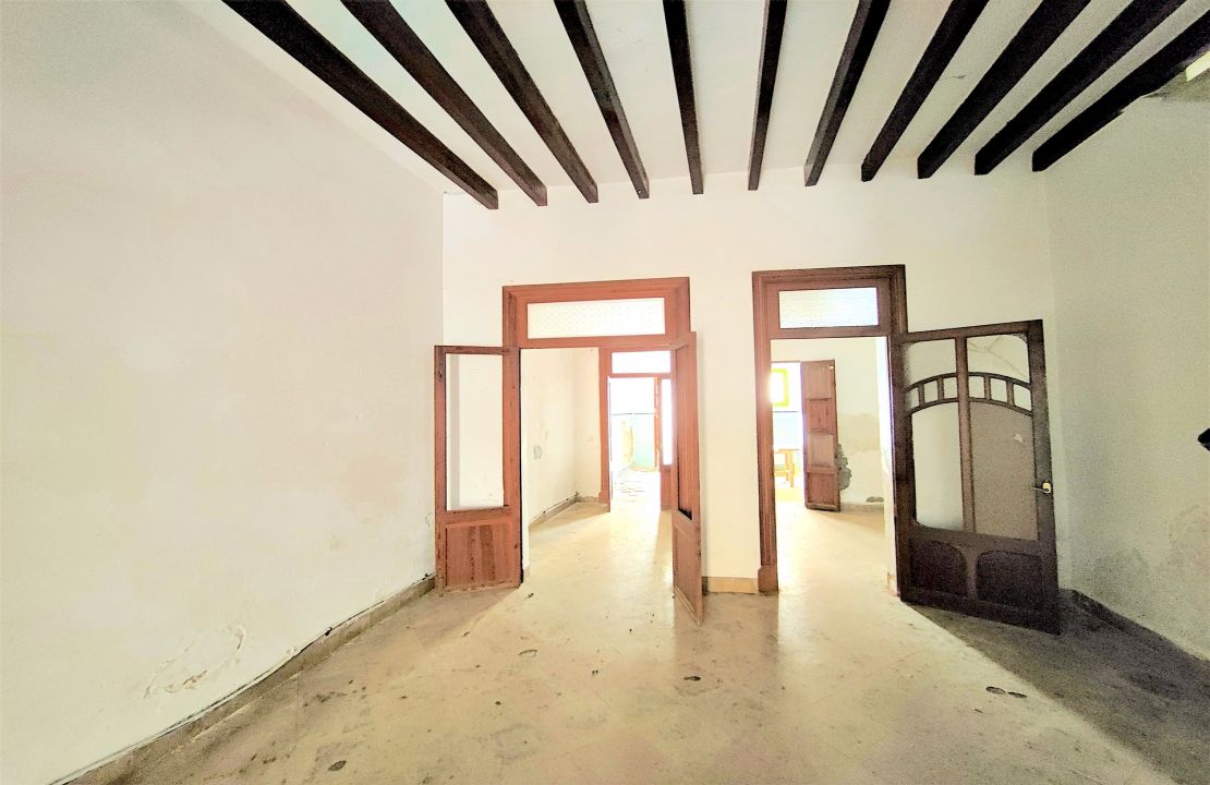Townhouse in Sa Pobla with enormous potential