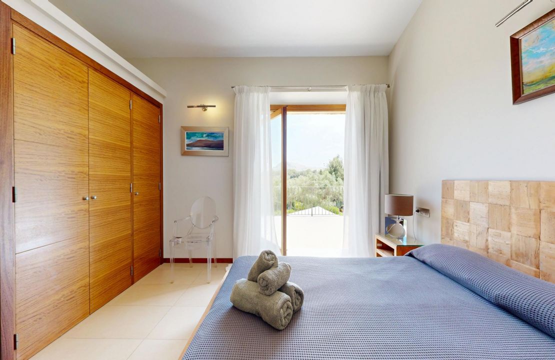 Traditional Elegance in the Countryside Near Pollensa with Holiday Rental License for 12 People for Sale