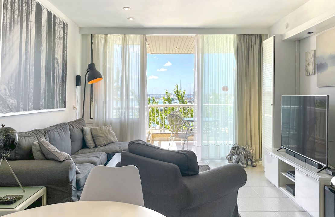 Apartamento en venta en primera linea en el paseo marítimo de Alcudia Mallorca