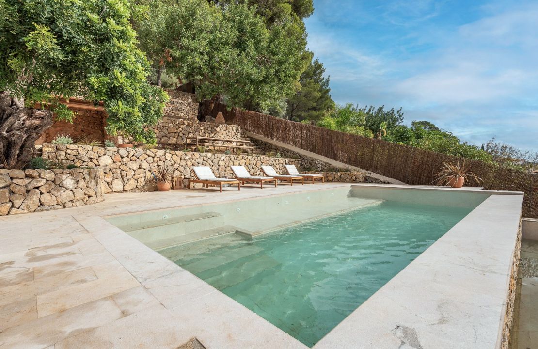Beautifully restored townhouse with pool in Caimari