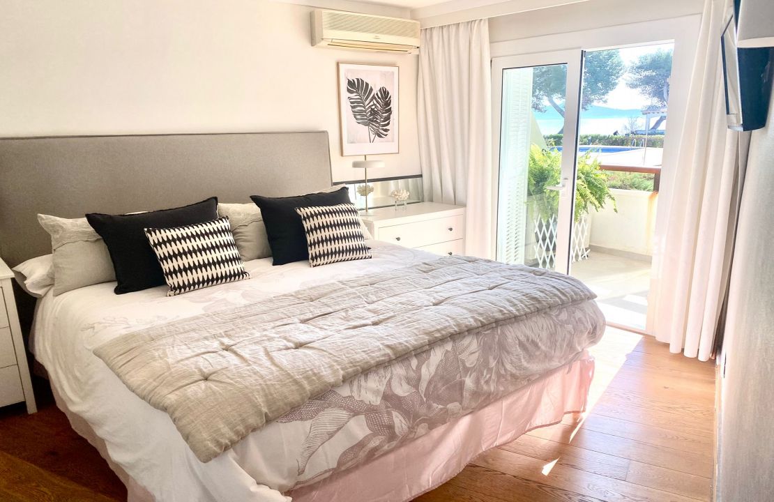 First-line beautiful apartment in Puerto Pollensa Mallorca for sale