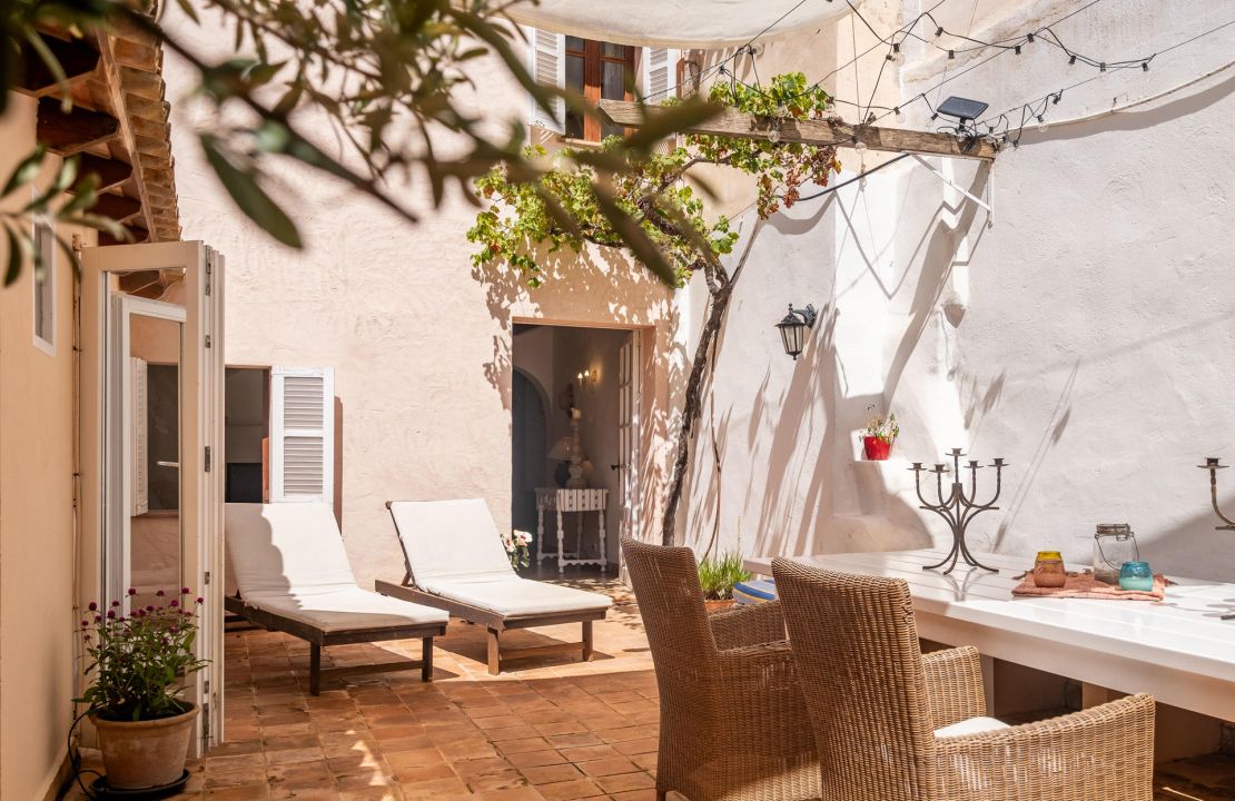Charming townhouse in old town Pollensa with large patio