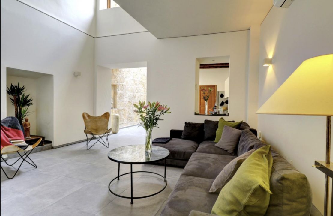 Casa de Pueblo Grande con Licencia de Alquiler y Piscina en Pollença Mallorca