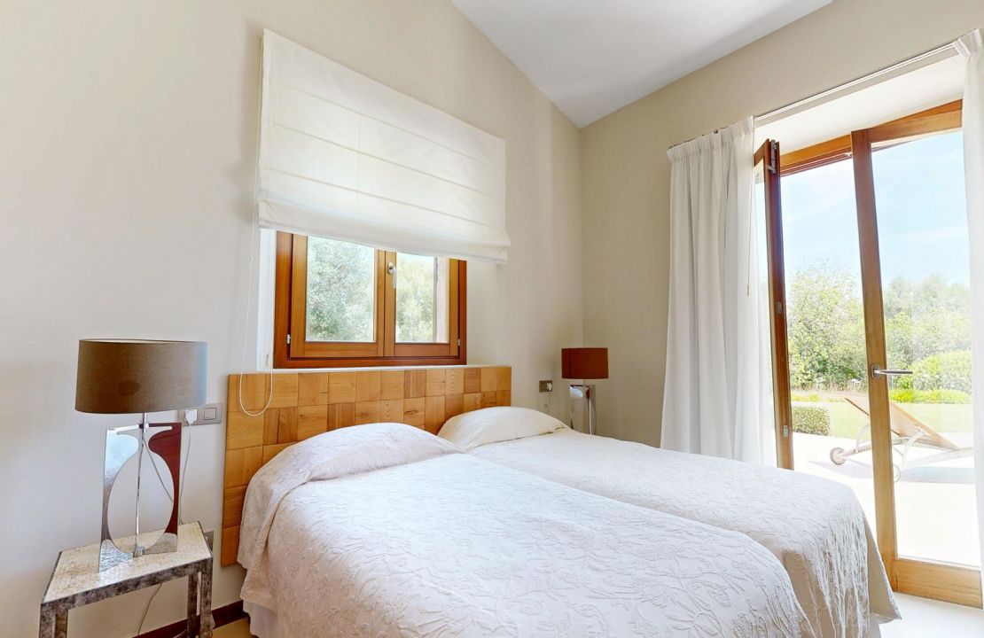 Traditional Elegance in the Countryside Near Pollensa with Holiday Rental License for 12 People for Sale