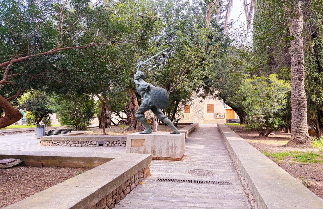 Casa señorial histórica en Pollensa con jardín, garaje y terrazas – Proyecto de renovación