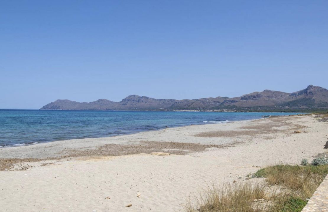 Beach house for sale in Son Serra de Marina Mallorca with sea views and rental licence