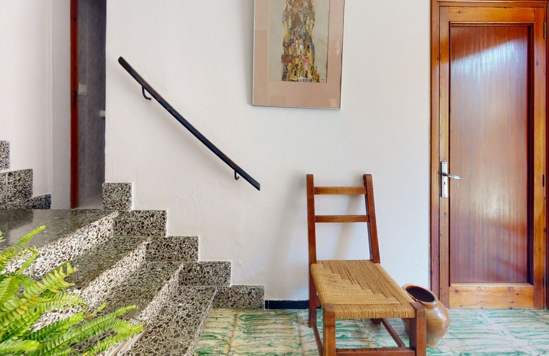 Casa mallorquina para renovar situada en las escaleras del Calvari de Pollensa en venta