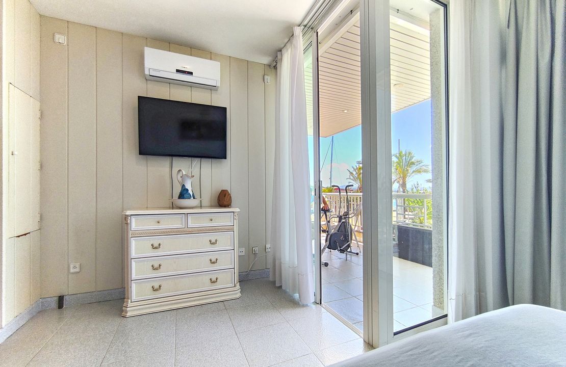 Apartamento en venta en primera linea en el paseo marítimo de Alcudia Mallorca