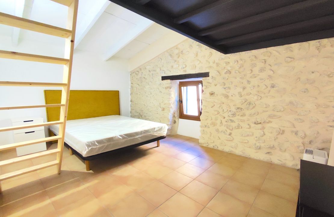 Beautifully refurbished house in Campanet for sale with terrace and parking space