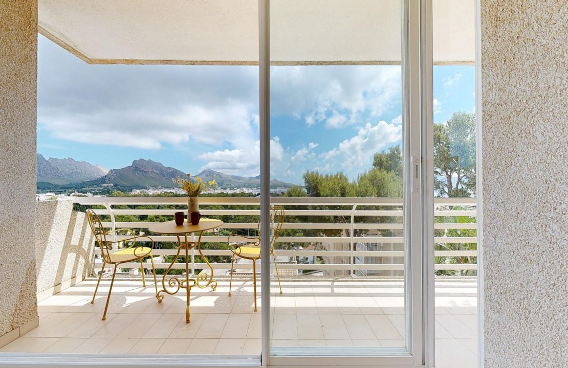 Puerto Pollensa apartment for sale with sea views, pool and storage