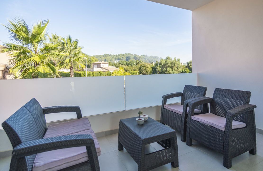 Designer villa in Mallorca Sa Pobla urbanisation Crestatx with pool and holiday rental license
