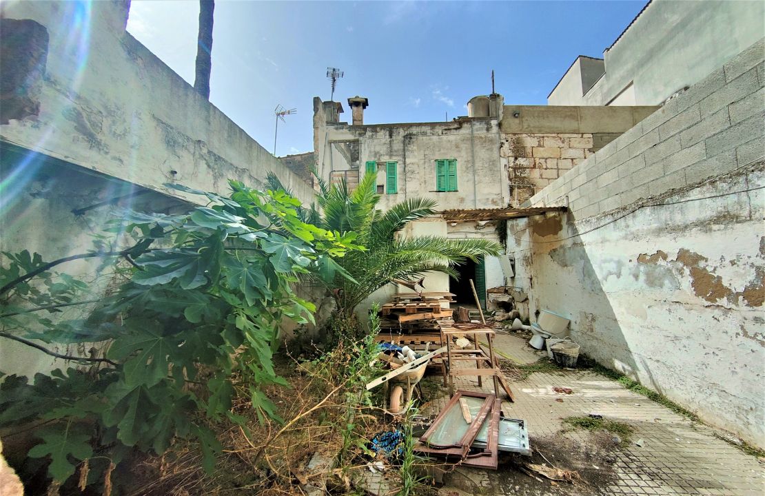 Townhouse in Sa Pobla with enormous potential
