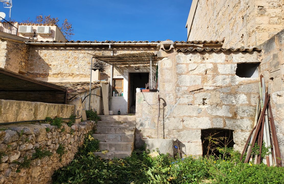 Stadthaus mit Neubauprojekt und wunderschönem Ausblick in Caimari