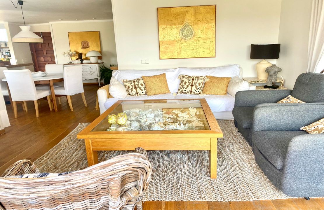 First-line beautiful apartment in Puerto Pollensa Mallorca for sale