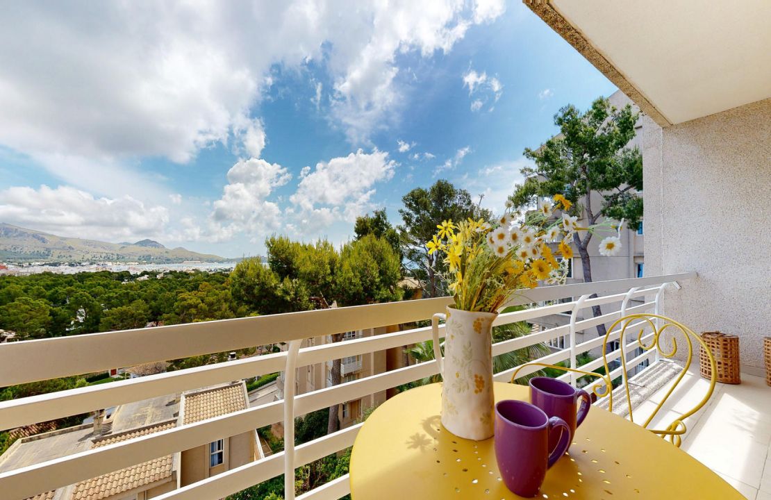 Puerto Pollensa apartment for sale with sea views, pool and storage