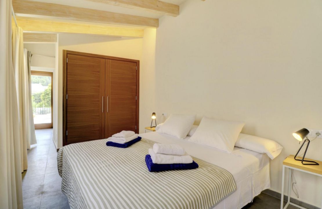 Casa de Pueblo Grande con Licencia de Alquiler y Piscina en Pollença Mallorca