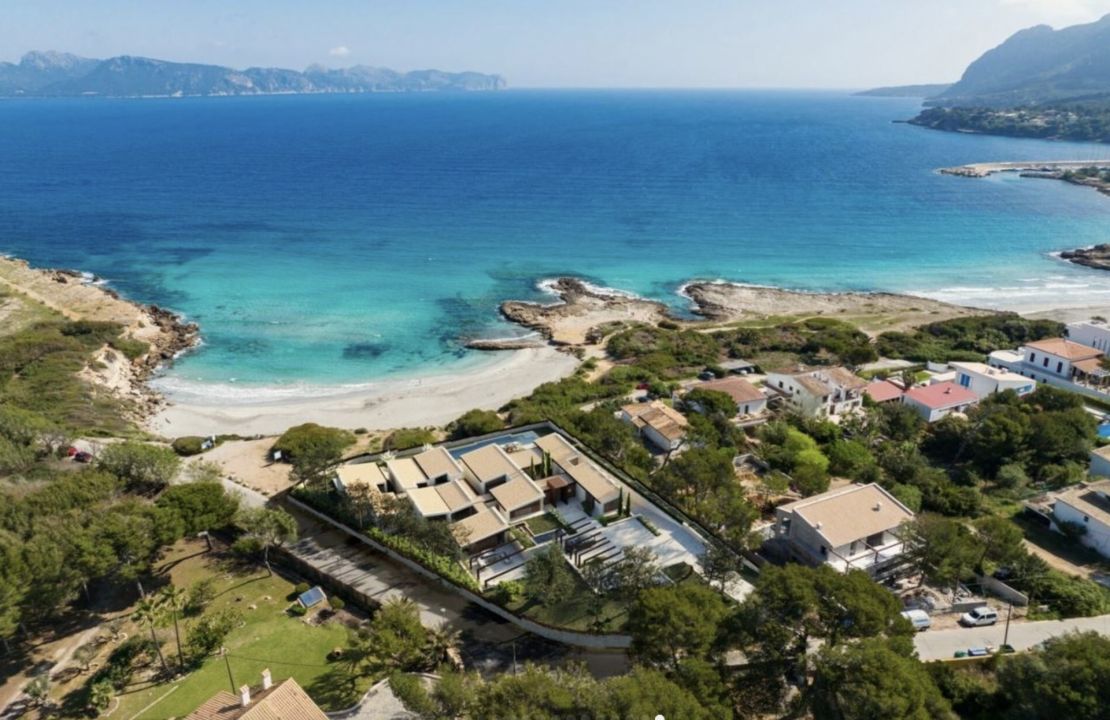 Atemberaubende Aussichten bietet dieses Projekt einer Luxusvilla auf Mallorca, Alcudia