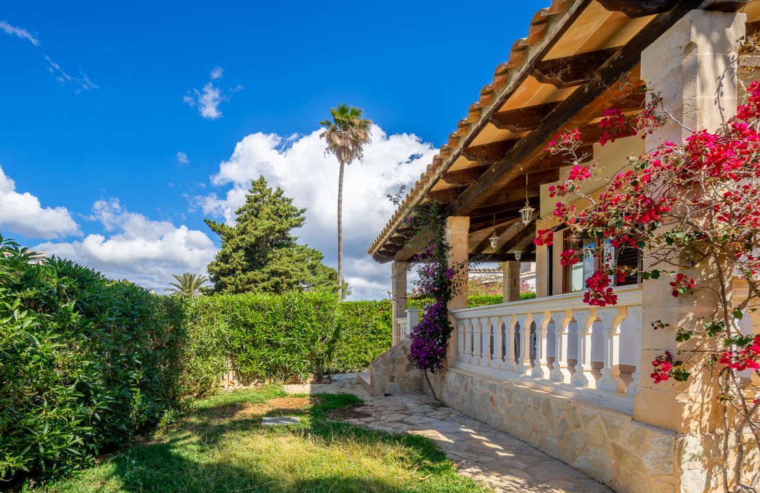 Attraktive Villa in Bonaire Alcudia mit Lizenz zur Ferienvermietung und Pool zu verkaufen