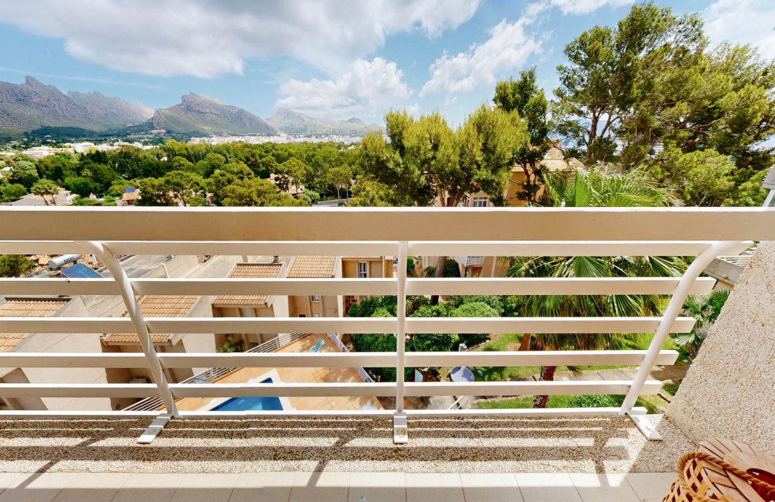 Puerto Pollensa apartment for sale with sea views, pool and storage