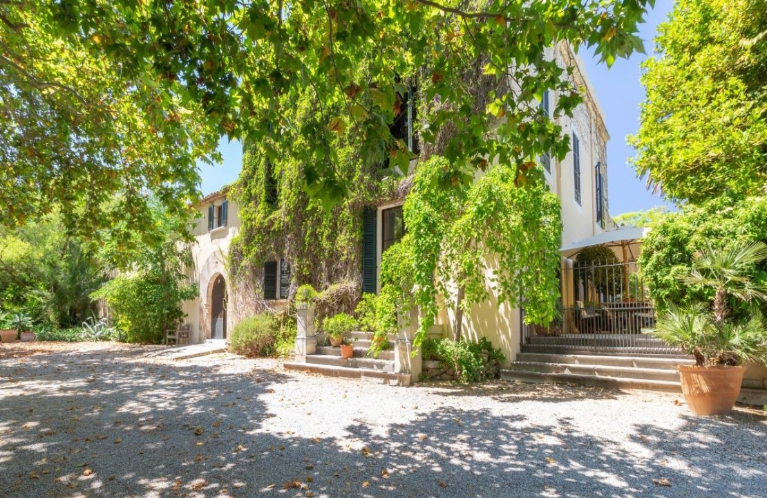 Finca aus dem 13. Jahrhundert in Campanet, Mallorca bestehend aus dem Herrenhaus und seinen vielfältigen Anbauten