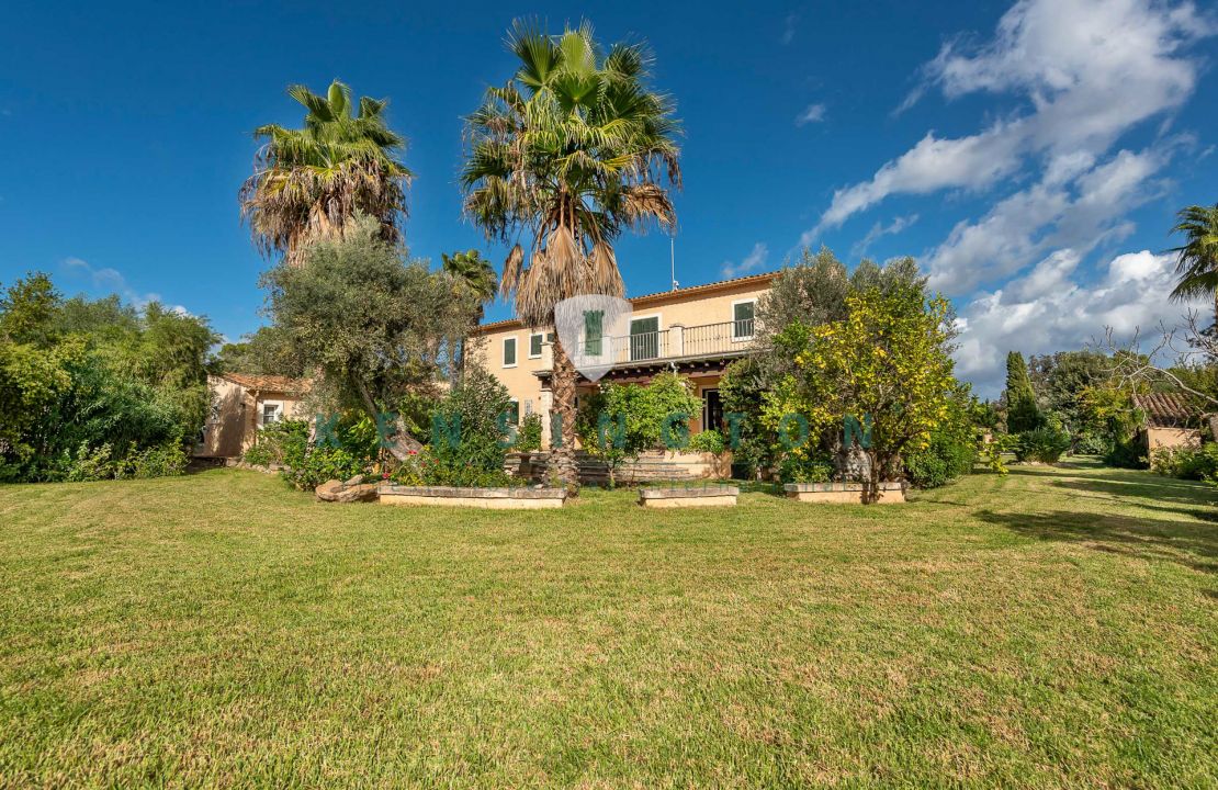 Authentic country house Pollensa / Alcudia with pool, guest house, garage and amazing gardens for sale