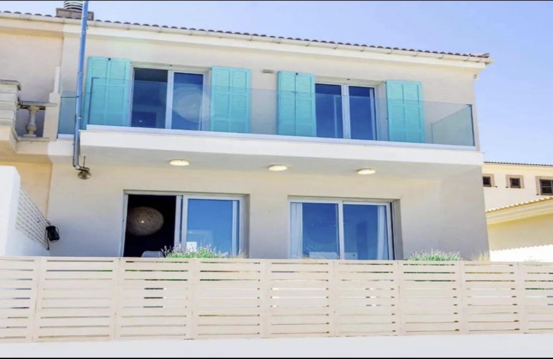 Beach house for sale in Son Serra de Marina Mallorca with sea views and rental licence