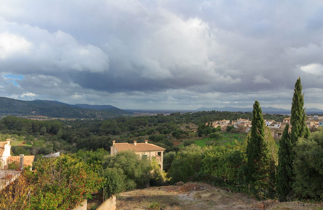 Campanet casa de pueblo con jardín en venta