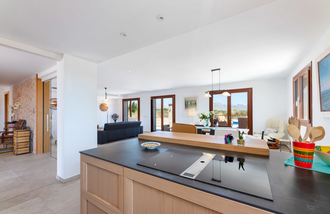Country house in Pollensa Mallorca with pool and garage for sale
