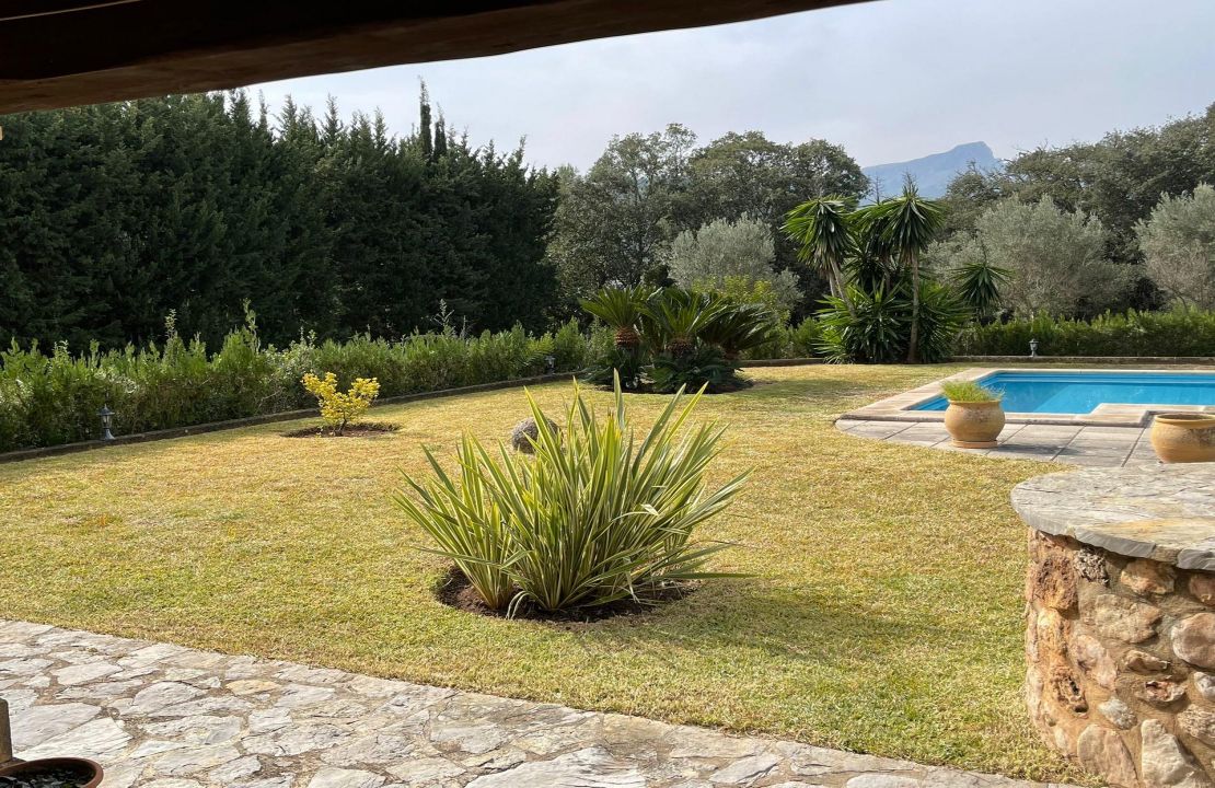 Finca for long term rental in Pollensa with pool and garden