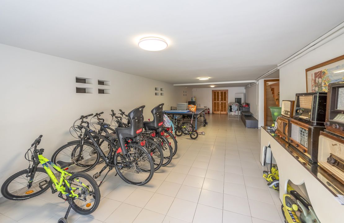 First line Villa for sale with holiday rental license in Playa de Alcudia