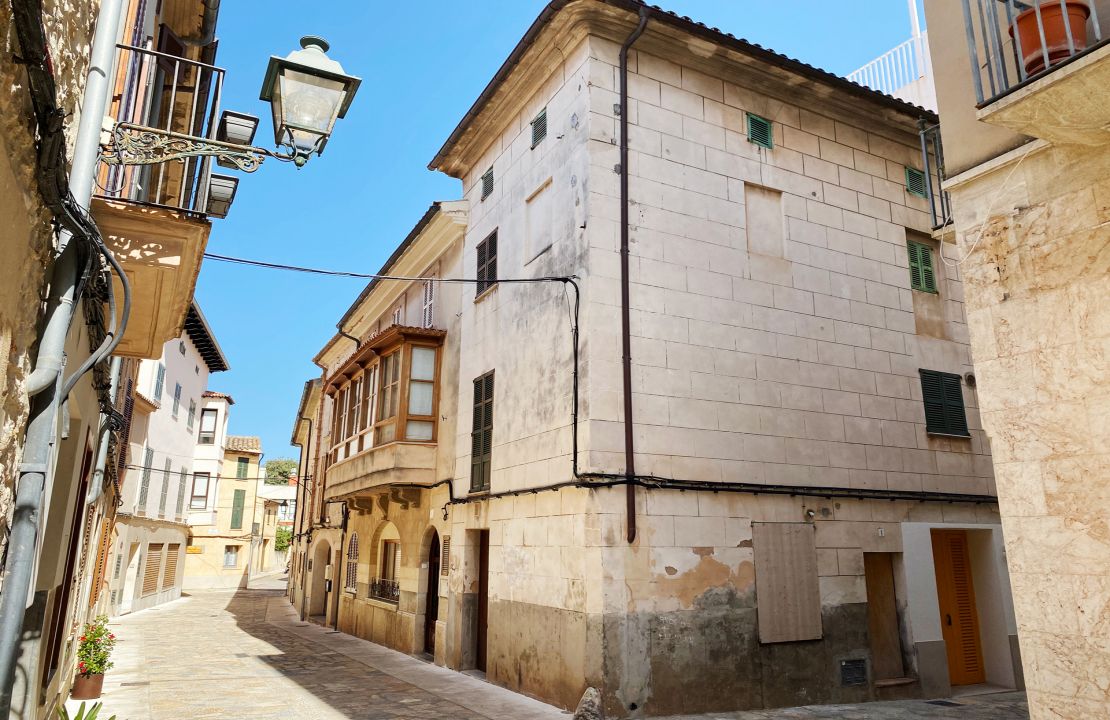 Casa de pueblo para reformar en ubicación centrica de Pollensa Mallorca