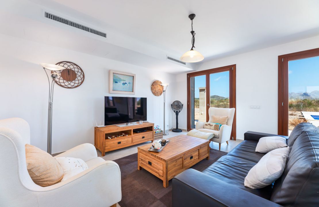 Country house in Pollensa Mallorca with pool and garage for sale
