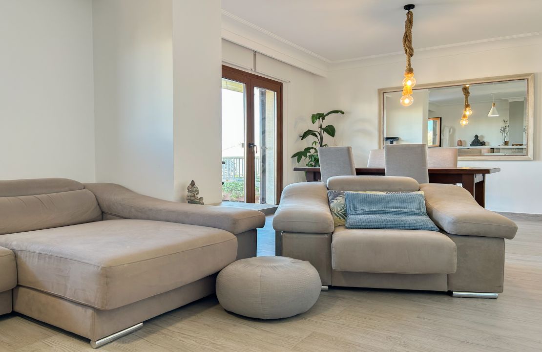 Newly refurbished top floor apartment for sale in Can Picafort with spacious terraces and parking space