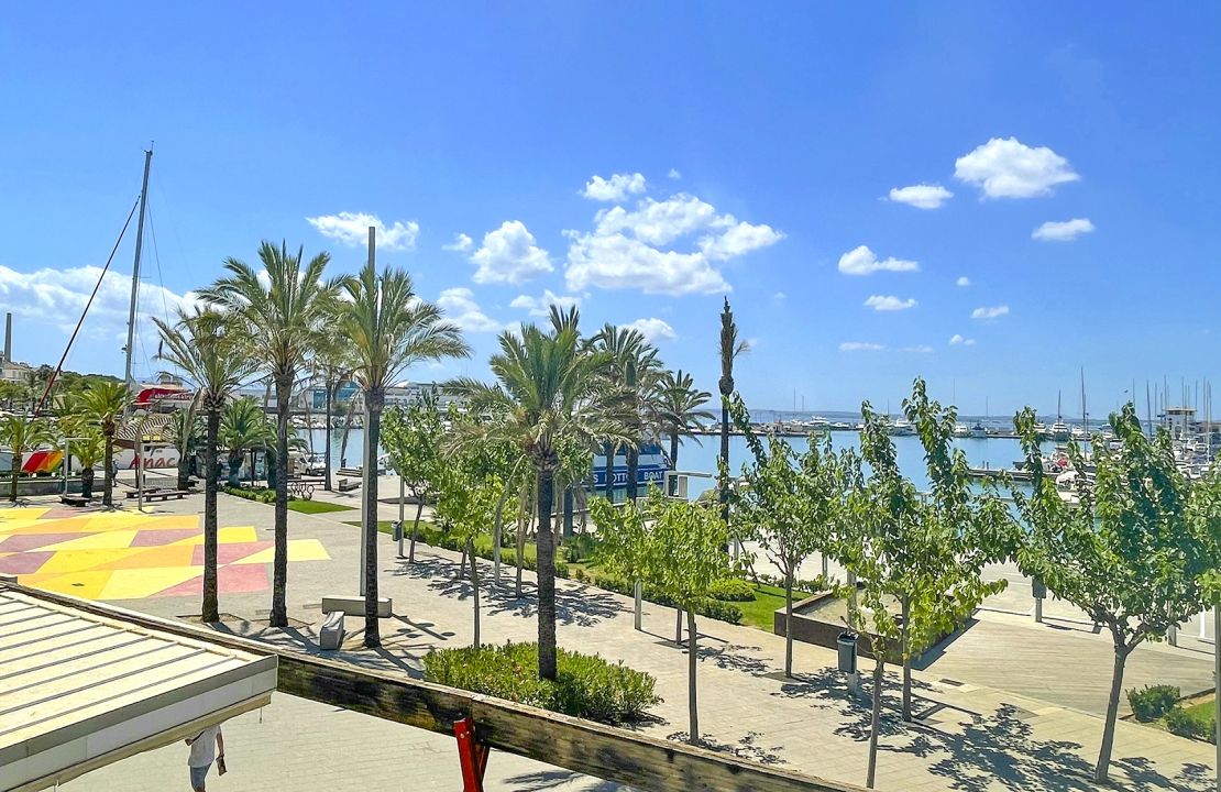 Apartamento en venta en primera linea en el paseo marítimo de Alcudia Mallorca