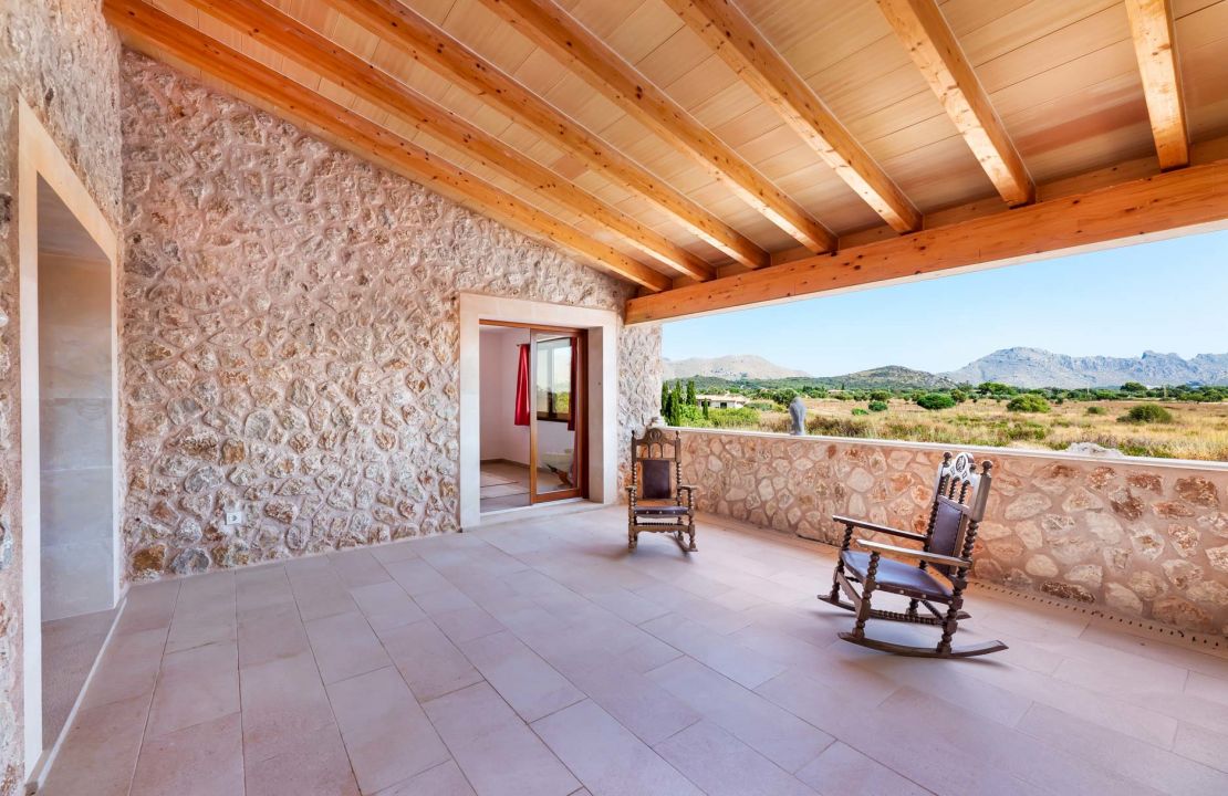 Country house in Pollensa Mallorca with pool and garage for sale