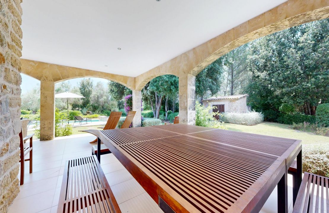 Traditional Elegance in the Countryside Near Pollensa with Holiday Rental License for 12 People for Sale